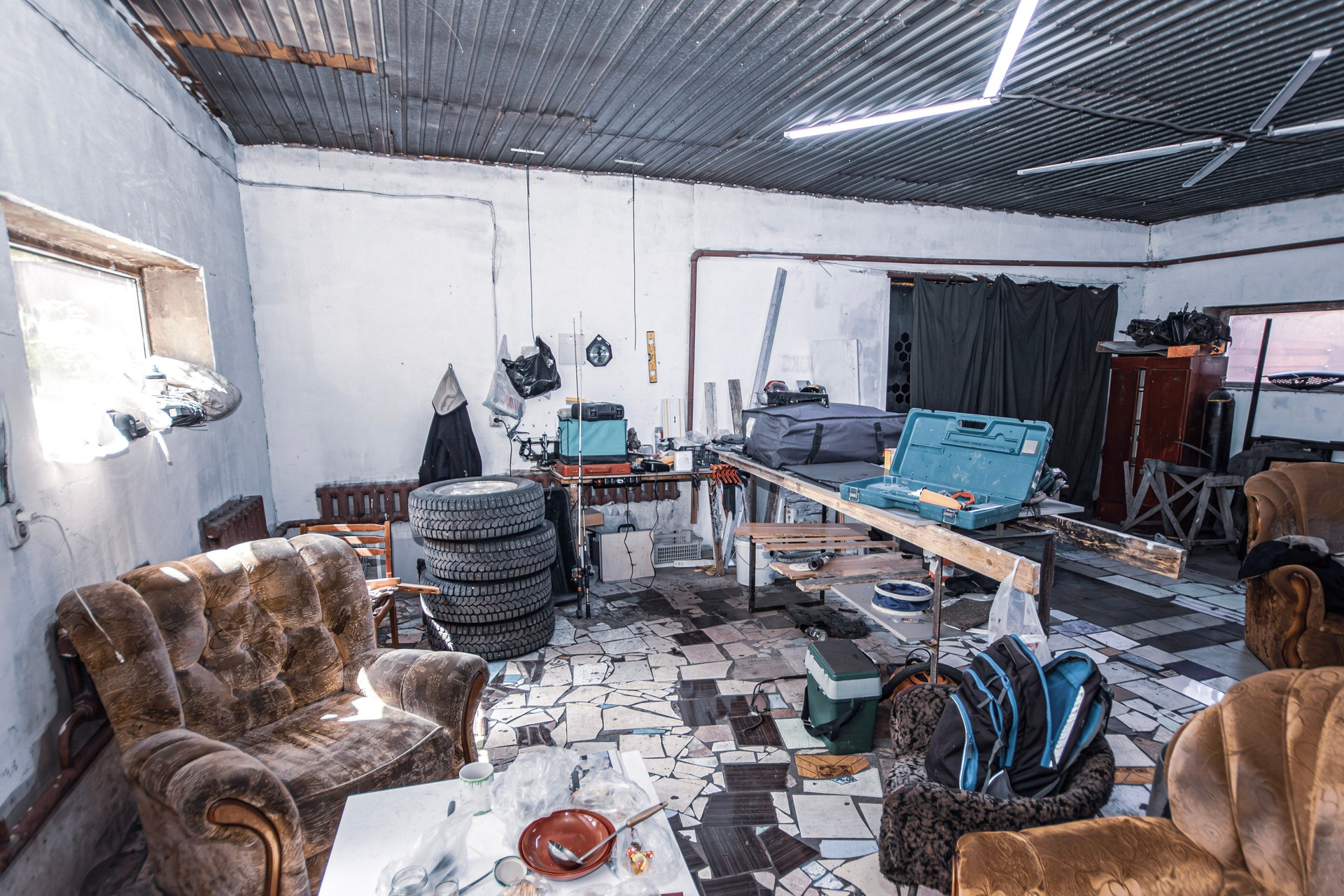 Big mess in an over stuffed suburban garage